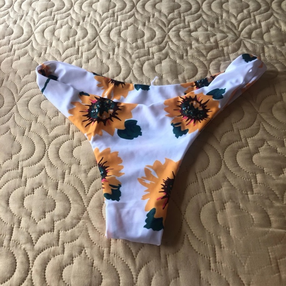 Brand new bikini bottoms